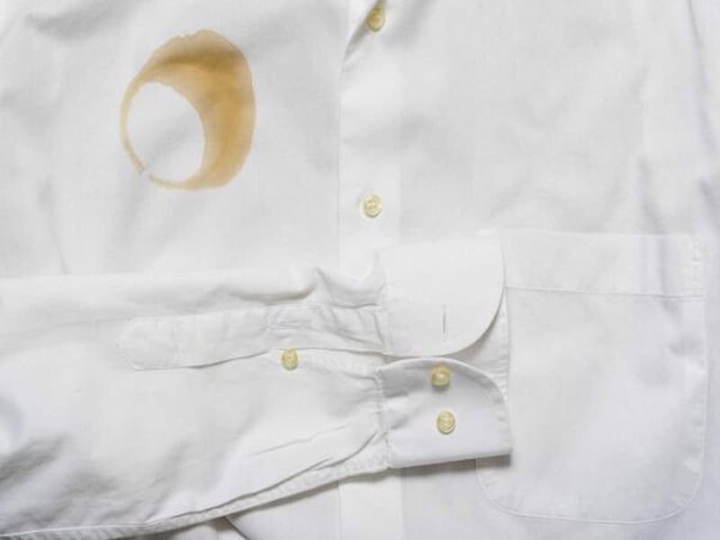 Loại bỏ vết trà bị dính trên quần áo